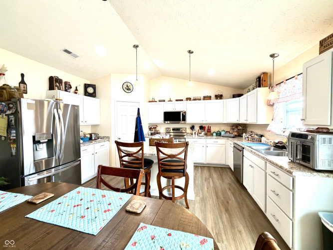 Listing Image 16