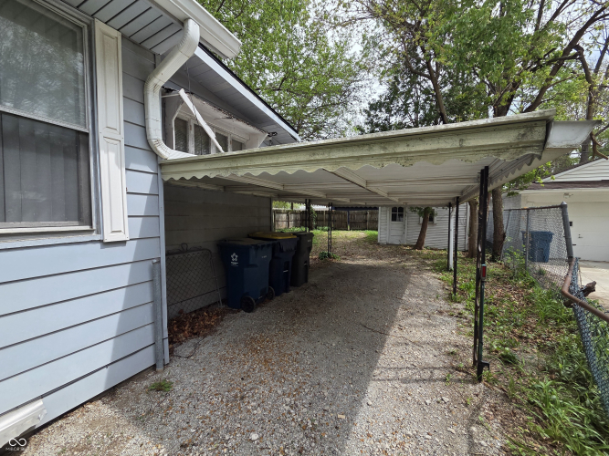 Listing Image 4