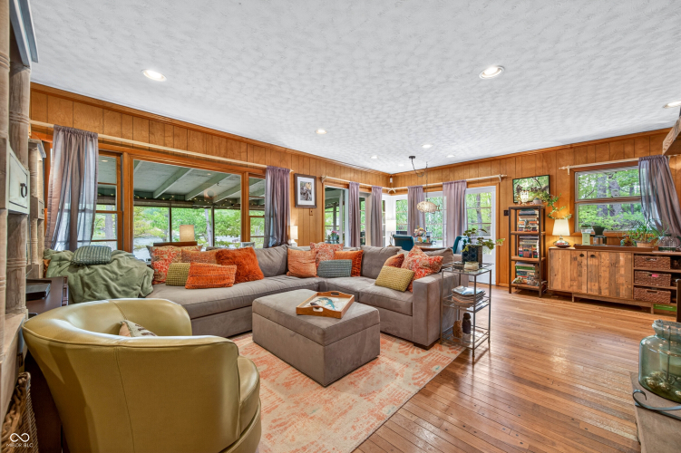 Listing Image 12
