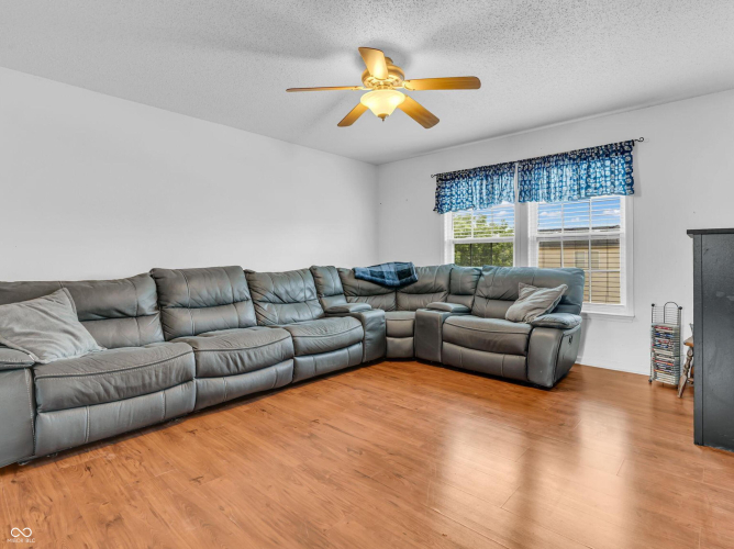 Listing Image 18