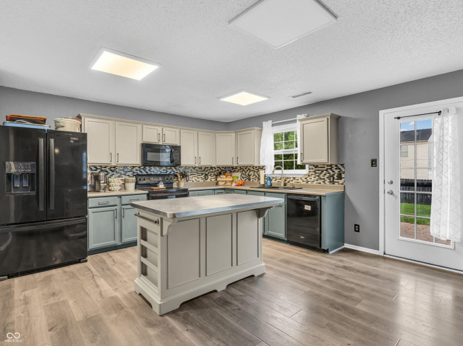 Listing Image 10