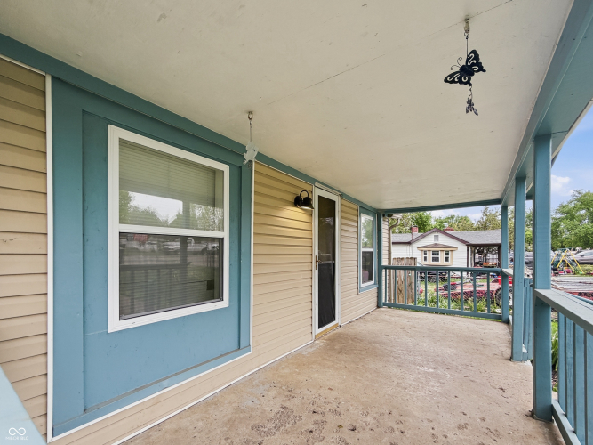 Listing Image 4