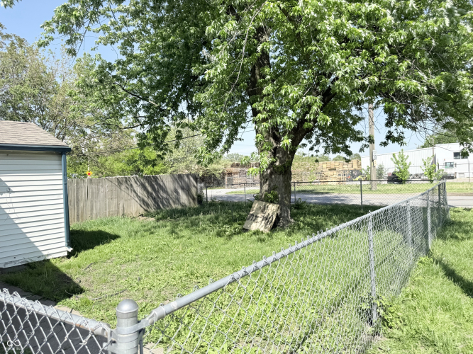 Listing Image 10