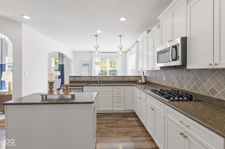 Listing Image 19
