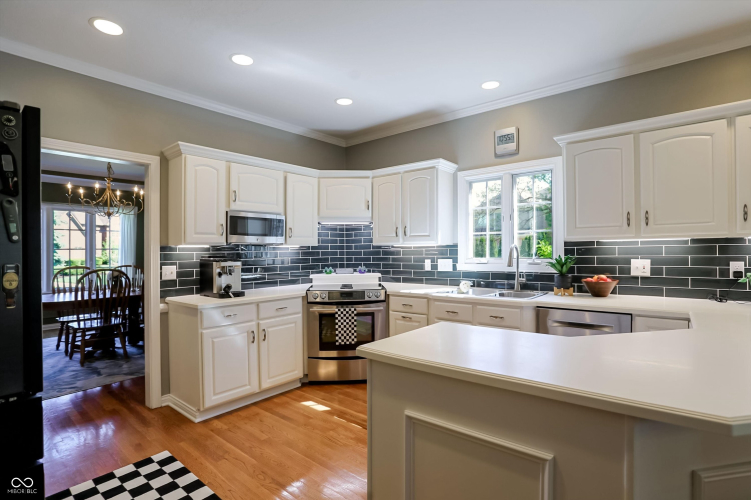 Listing Image 19