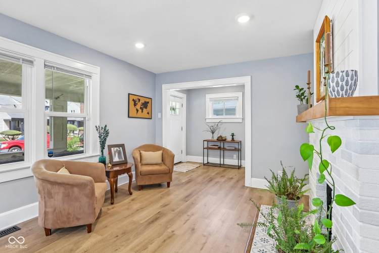 Listing Image 12