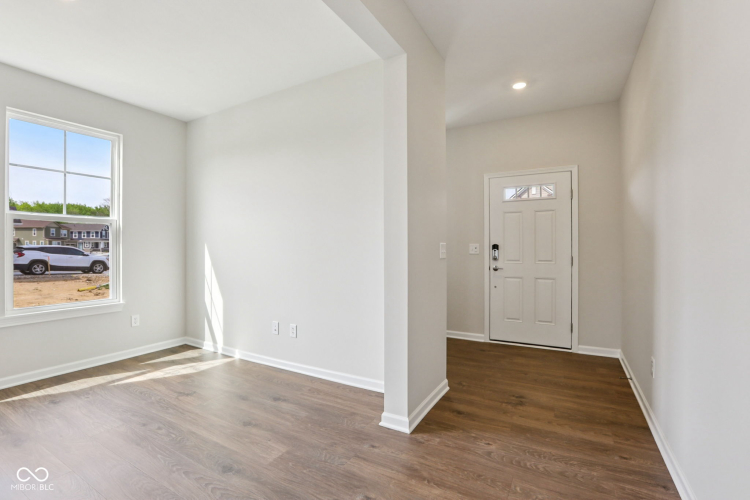 Listing Image 18