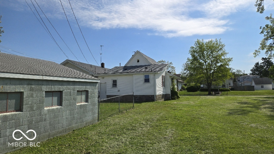 Listing Image 4