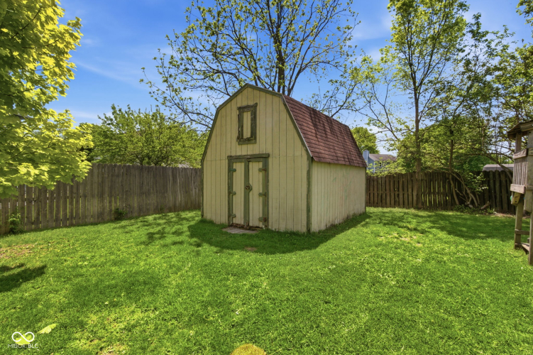 Listing Image 4