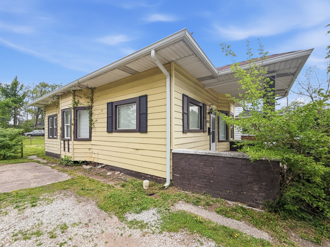 Listing Image 4