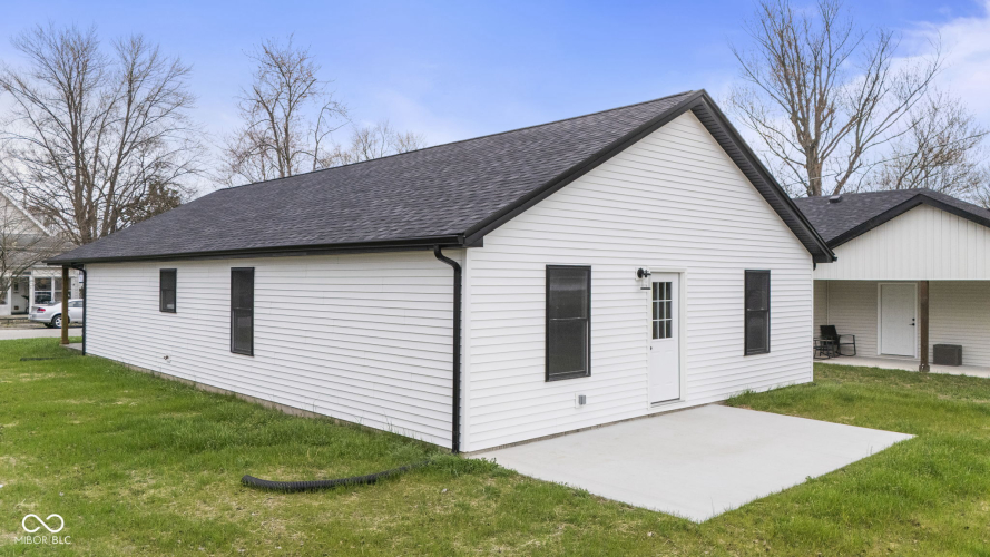 Listing Image 4