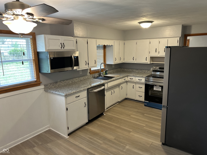 Listing Image 5
