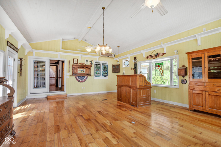 Listing Image 54