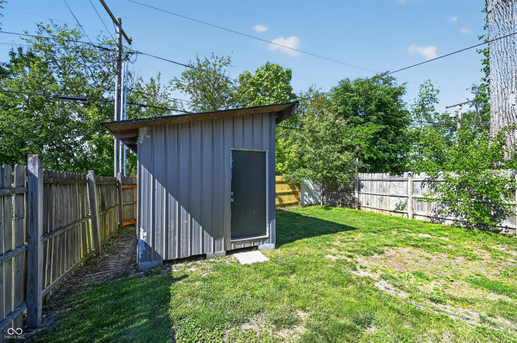 Listing Image 4