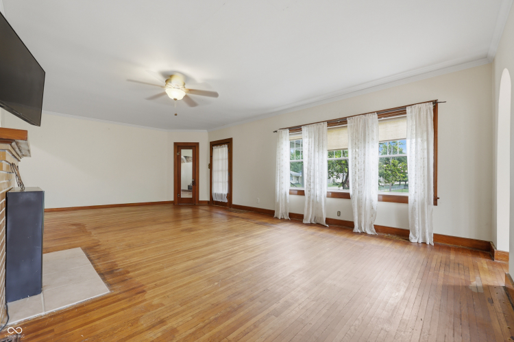 Listing Image 16