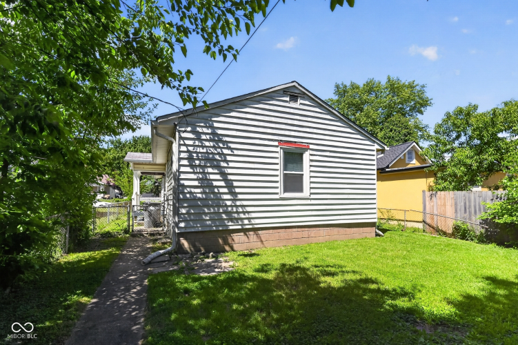 Listing Image 3