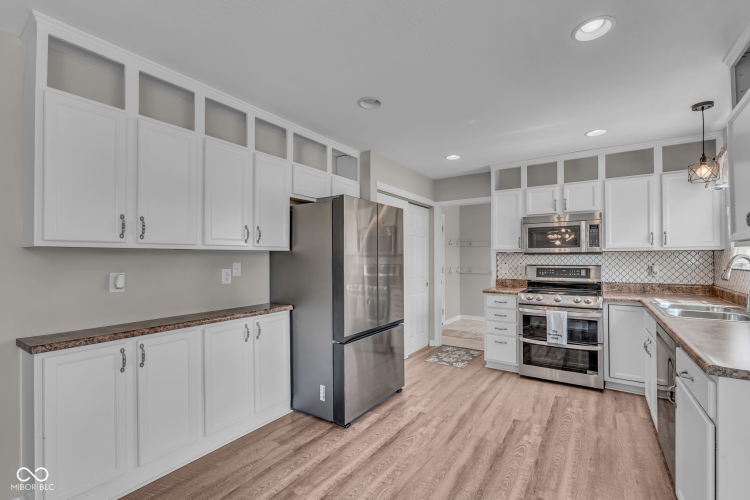 Listing Image 10