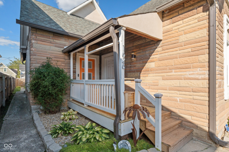 Listing Image 4