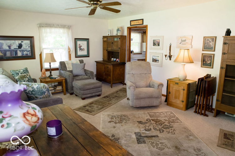 Listing Image 12