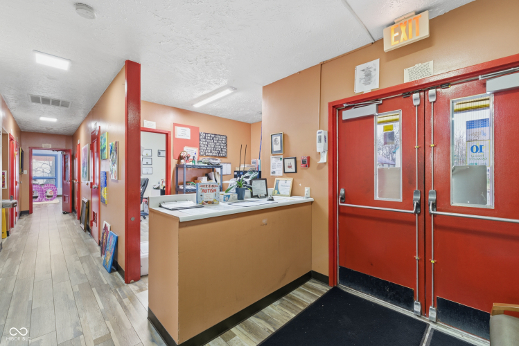 Listing Image 14