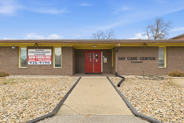 Listing Image 4