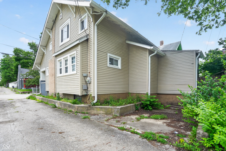 Listing Image 4