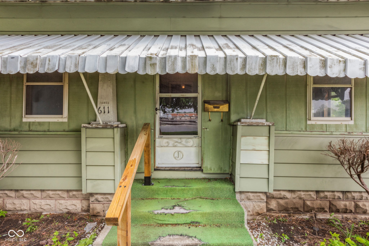 Listing Image 4