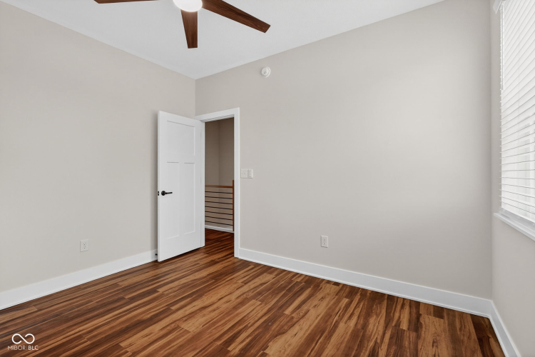 Listing Image 23