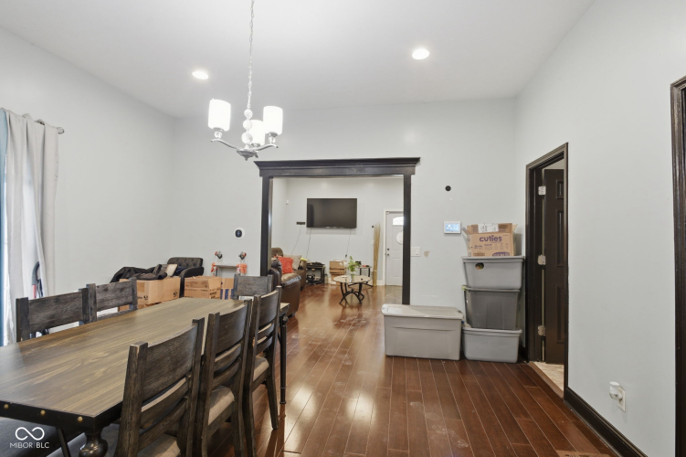 Listing Image 8