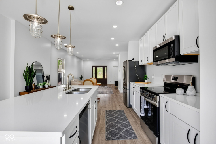 Listing Image 11
