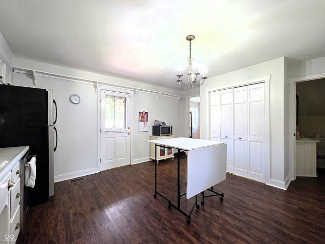 Listing Image 5