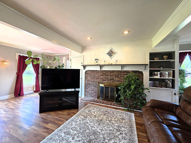 Listing Image 6