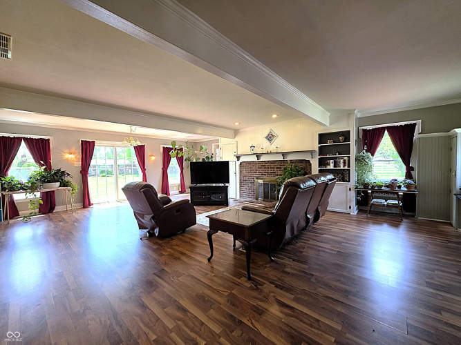 Listing Image 7
