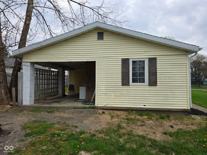 Listing Image 4