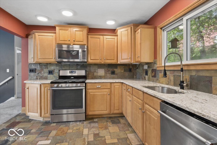 Listing Image 12