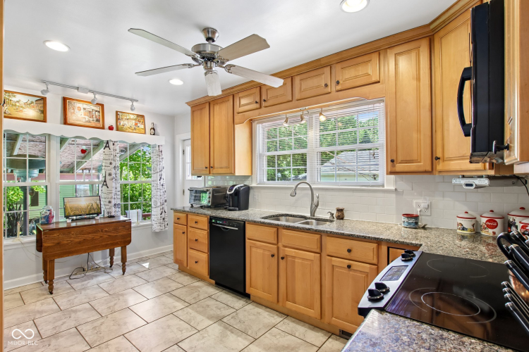 Listing Image 9