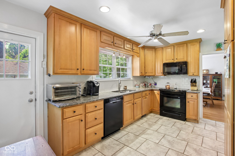 Listing Image 10