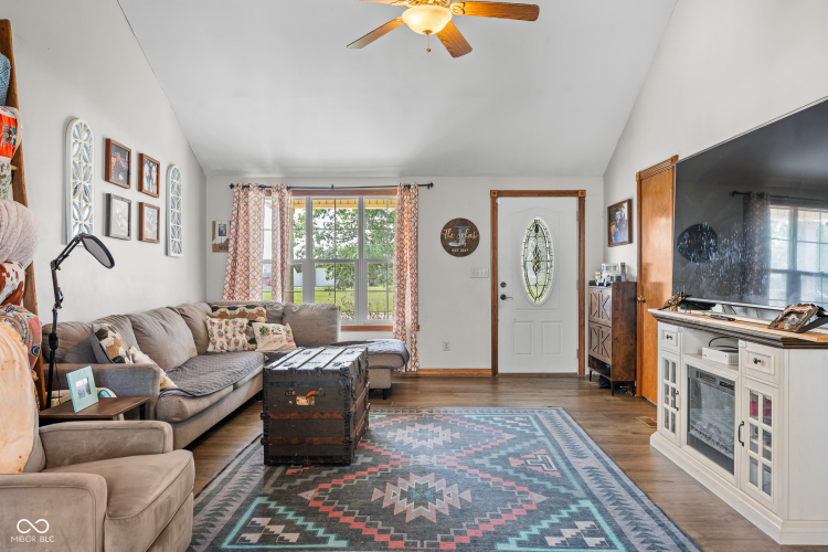 Listing Image 12