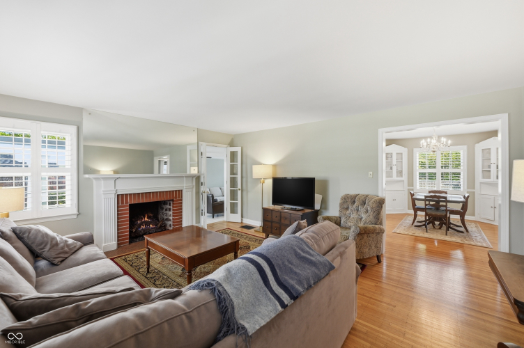 Listing Image 5