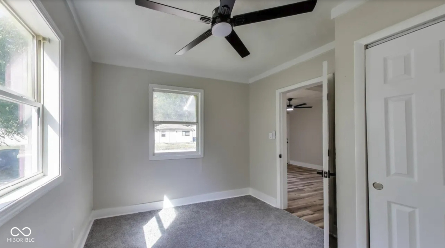 Listing Image 8