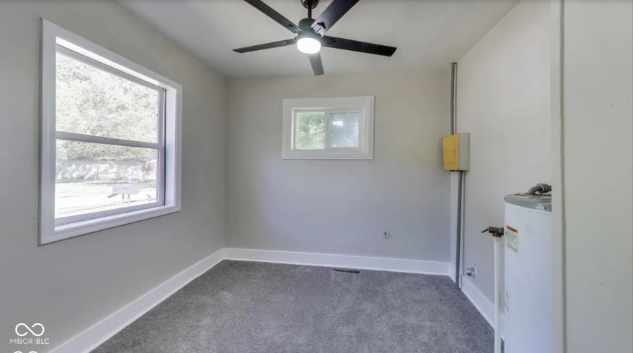 Listing Image 9