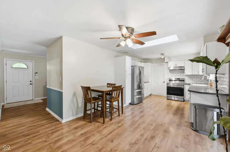 Listing Image 8