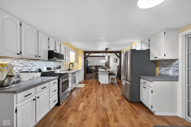 Listing Image 19