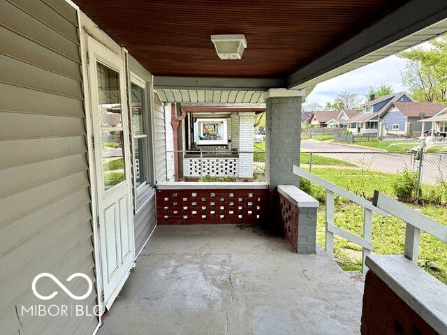Listing Image 4