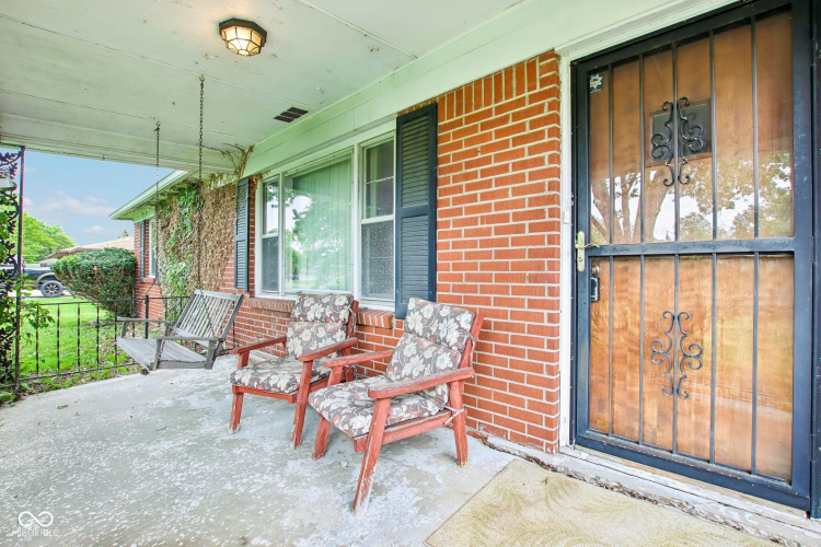 Listing Image 4