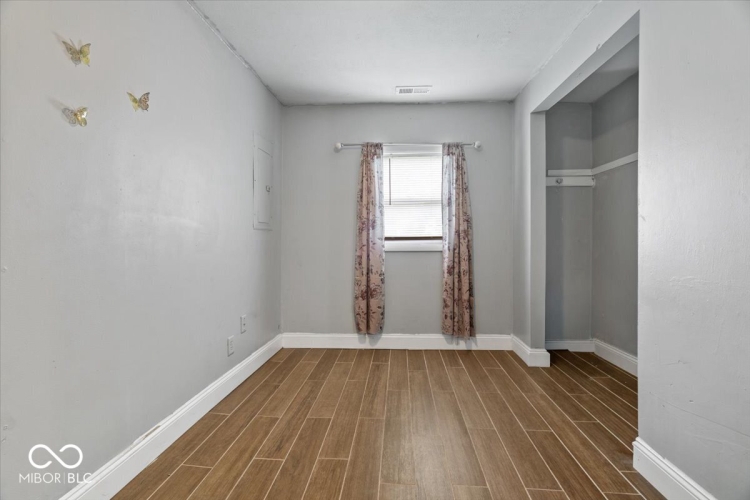 Listing Image 17