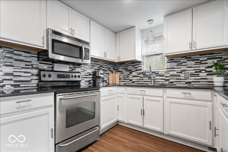Listing Image 7