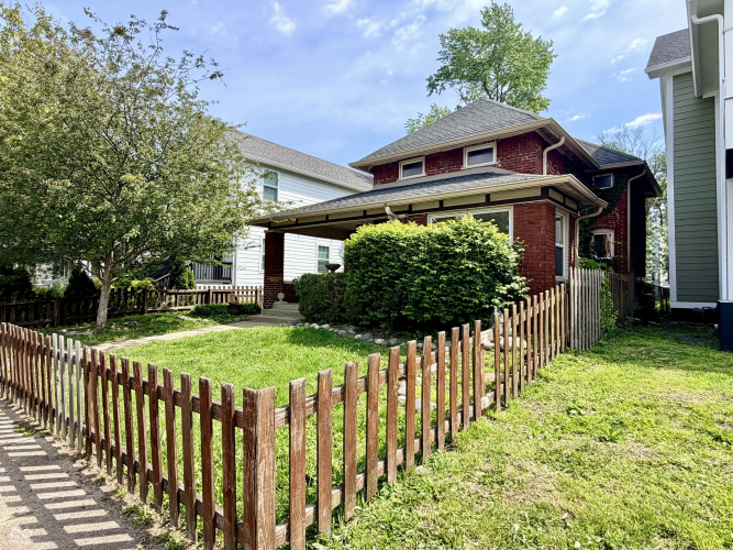 Listing Image 4