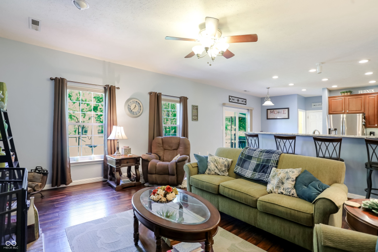 Listing Image 12