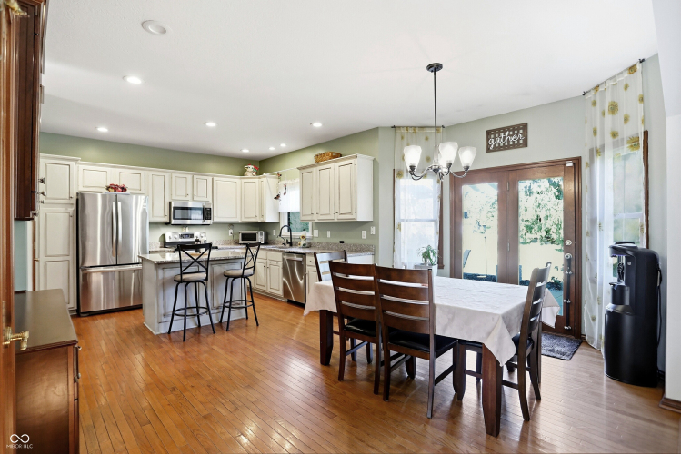 Listing Image 15